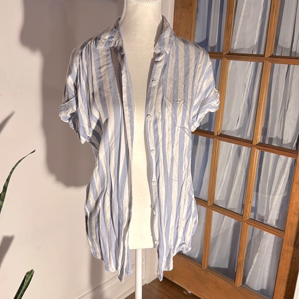 ⚓️💙 Rayon and tencel cute little short sleeve blouse 💙⚓️